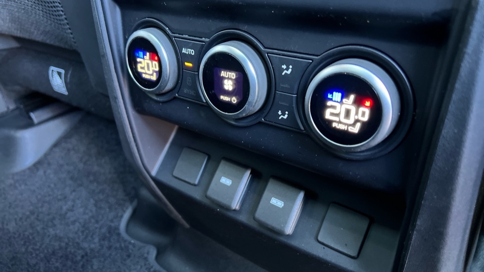 Used Land Rover Defender 2023 for sale - 76754710: Photo 51