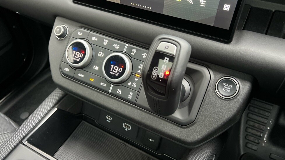 Used Land Rover Defender 2022 for sale - 76874011: Photo 13