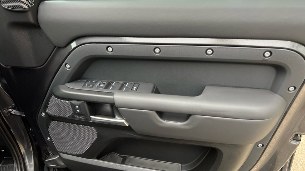 Used Land Rover Defender 2022 for sale - 76874011: Photo 34