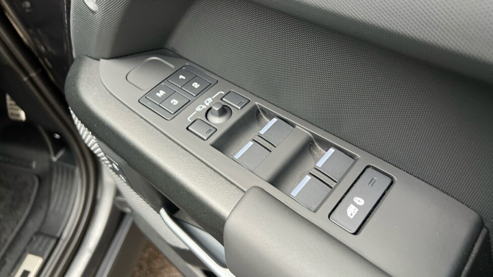 Used Land Rover Defender 2022 for sale - 76874011: Photo 35