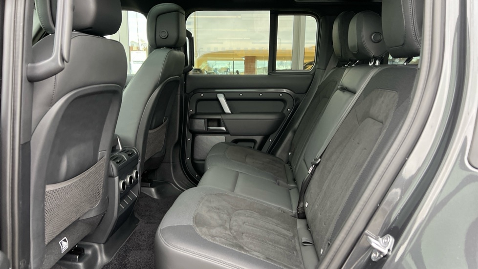 Used Land Rover Defender 2022 for sale - 76874011: Photo 4