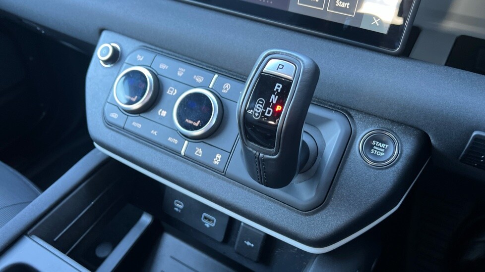 Used Land Rover Defender 2022 for sale - 76873745: Photo 13