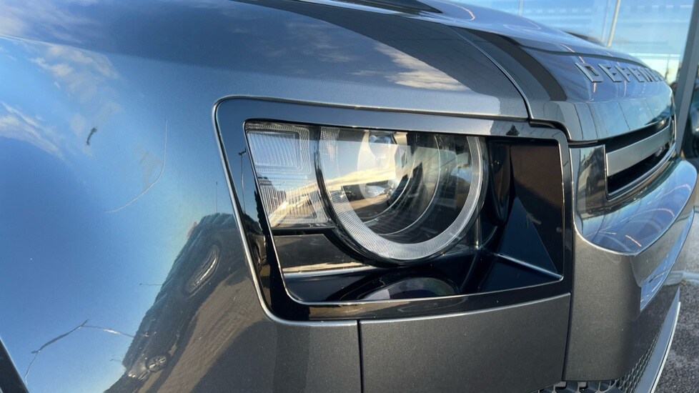 Used Land Rover Defender 2022 for sale - 76873745: Photo 17