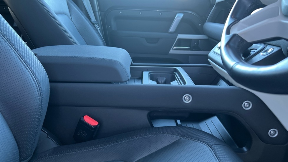 Used Land Rover Defender 2022 for sale - 76873745: Photo 21
