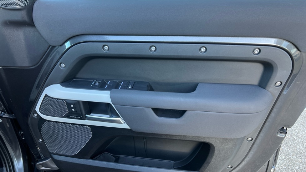 Used Land Rover Defender 2022 for sale - 76873745: Photo 24