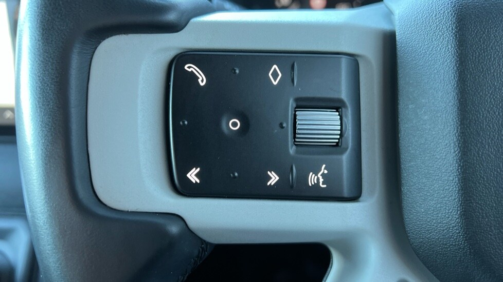 Used Land Rover Defender 2022 for sale - 76873745: Photo 36