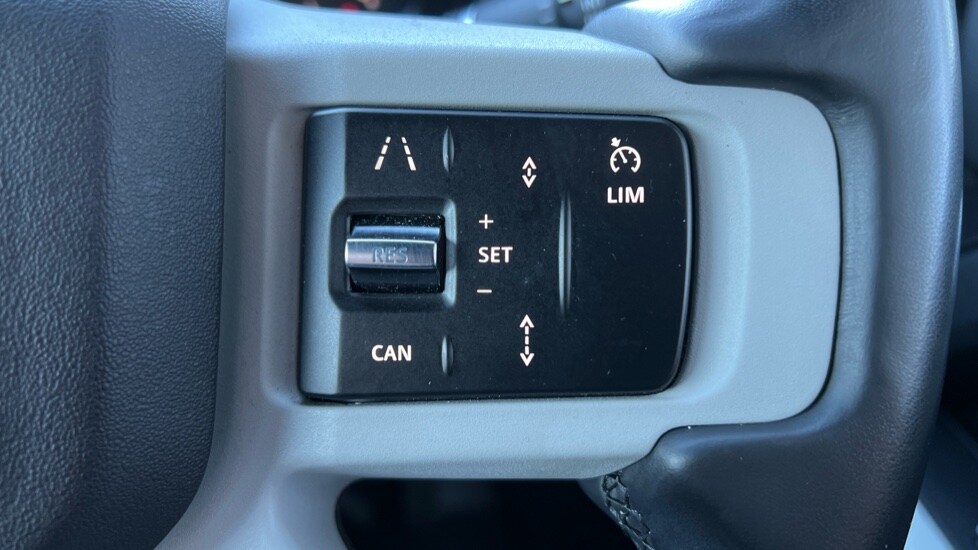 Used Land Rover Defender 2022 for sale - 76873745: Photo 37