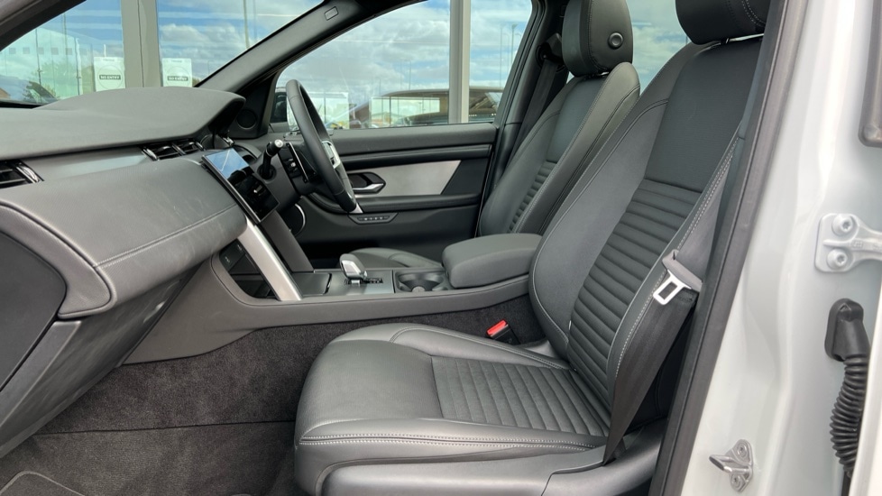 Used Land Rover Discovery Sport 2024 for sale - 75584331: Photo 3