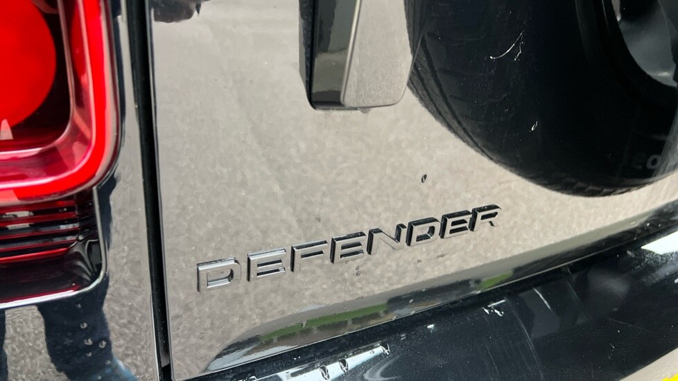 Used Land Rover Defender 2025 for sale - 76868539: Photo 19