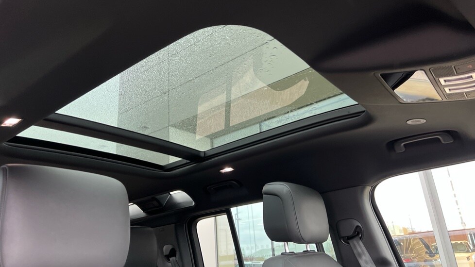 Used Land Rover Defender 2025 for sale - 76868539: Photo 21