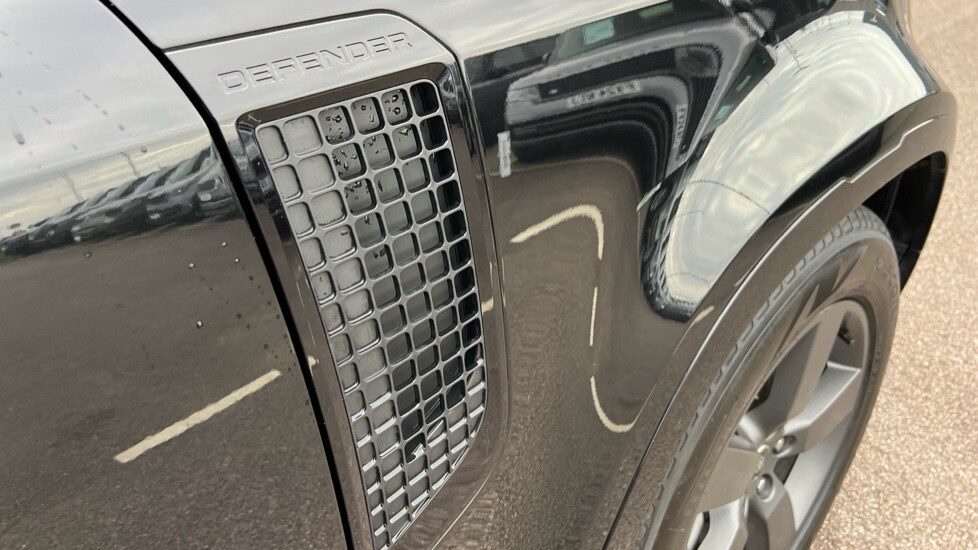 Used Land Rover Defender 2025 for sale - 76868539: Photo 22