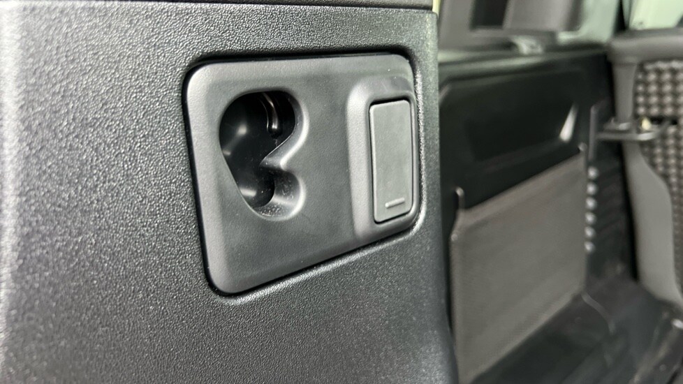 Used Land Rover Defender 2025 for sale - 76868539: Photo 23