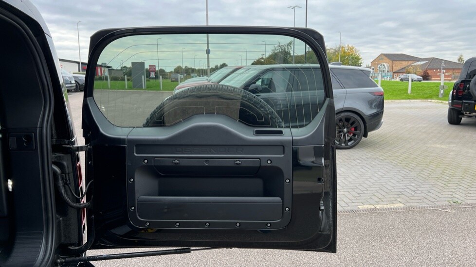 Used Land Rover Defender 2025 for sale - 76868539: Photo 35
