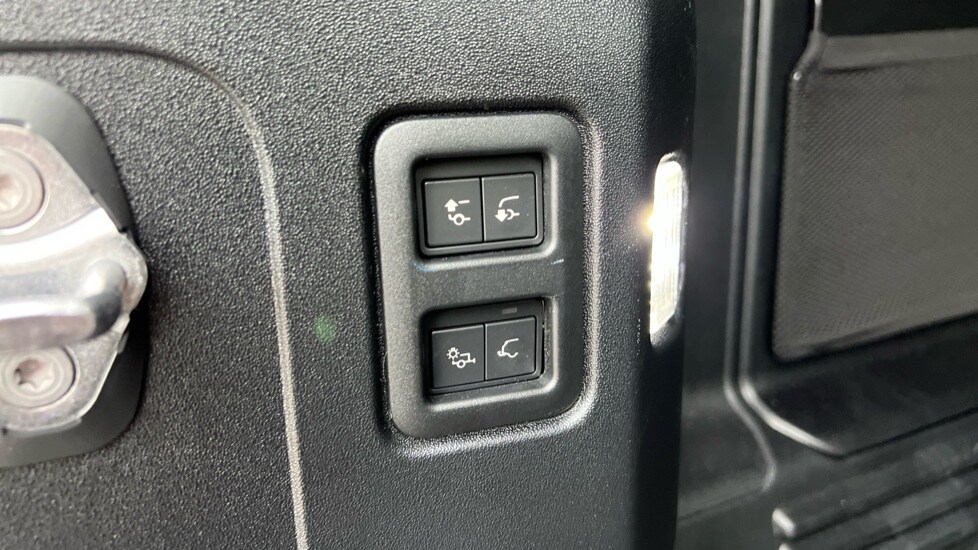 Used Land Rover Defender 2025 for sale - 76868539: Photo 36