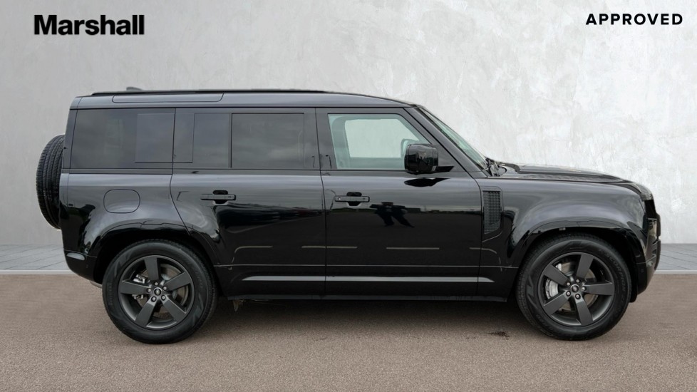 Used Land Rover Defender 2025 for sale - 76868539: Photo 5