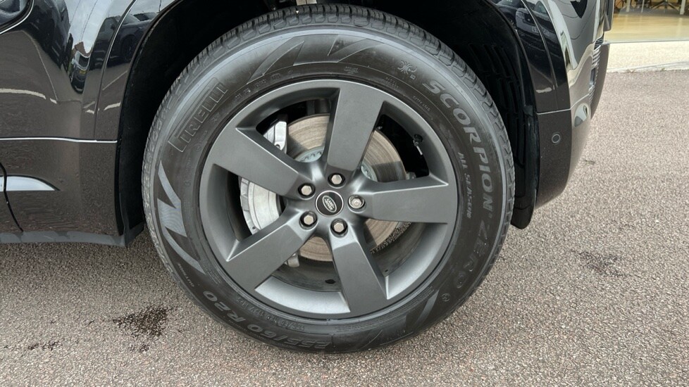 Used Land Rover Defender 2025 for sale - 76868539: Photo 8