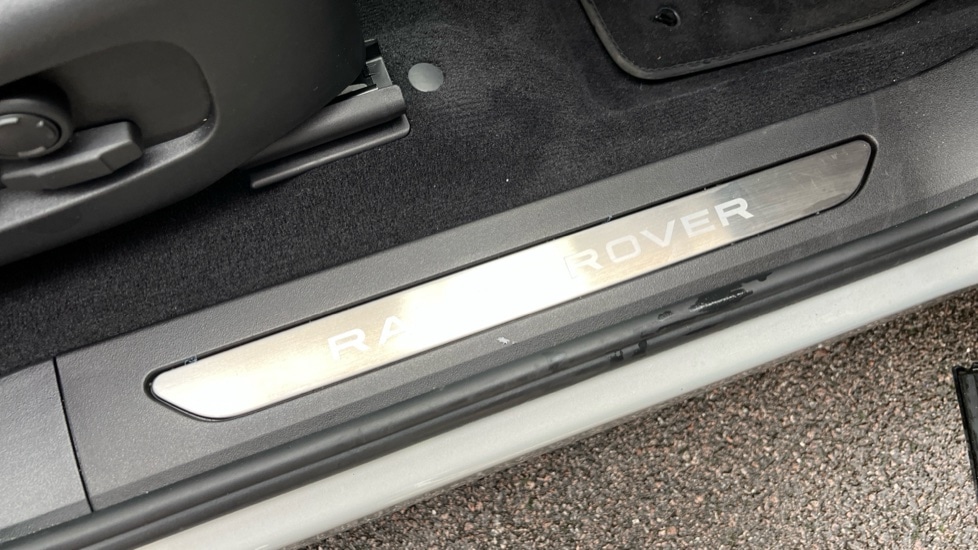 Used Land Rover Range Rover Evoque 2025 for sale - 76966619: Photo 24