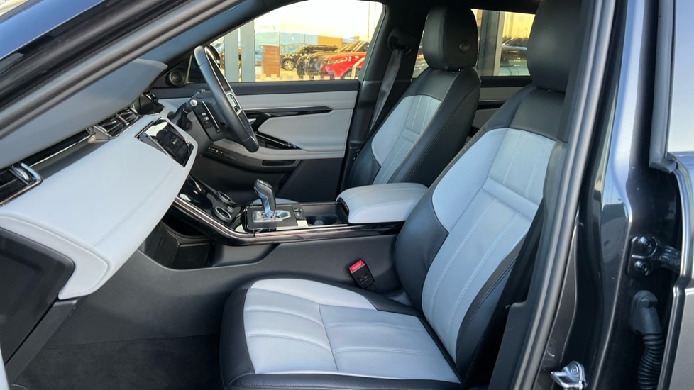 Used Land Rover Range Rover Evoque 2022 for sale - 76873209: Photo 3