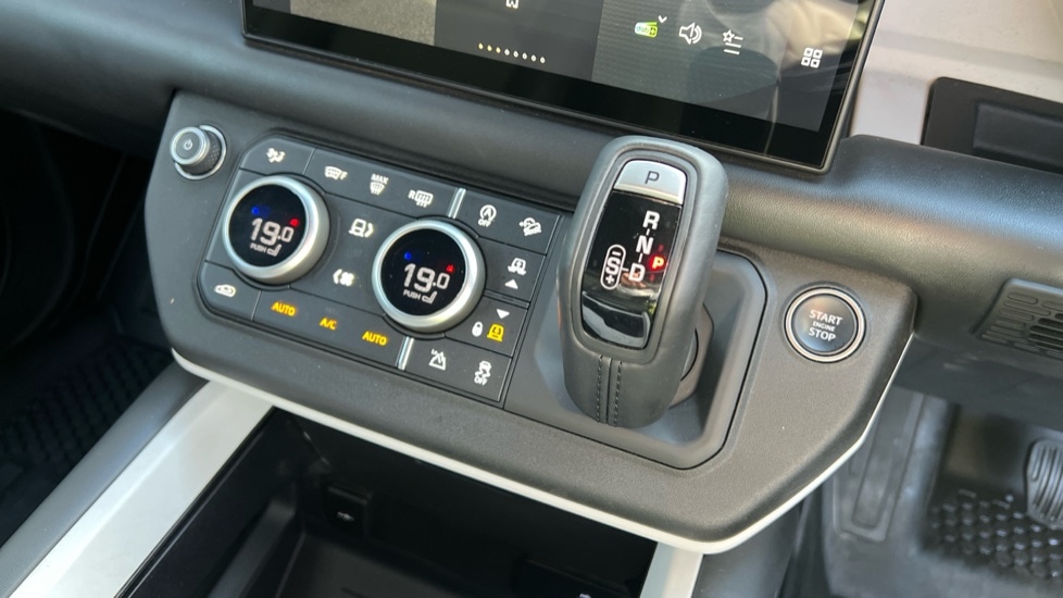 Used Land Rover Defender 2024 for sale - 76869774: Photo 13