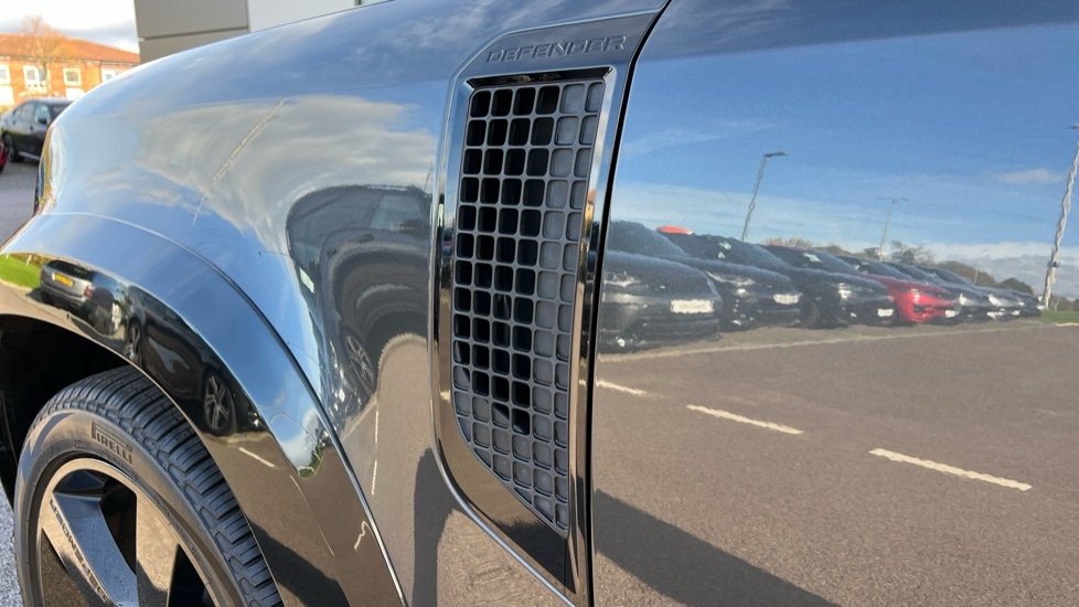 Used Land Rover Defender 2024 for sale - 76869774: Photo 20