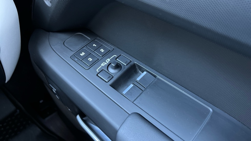 Used Land Rover Defender 2024 for sale - 76869774: Photo 34