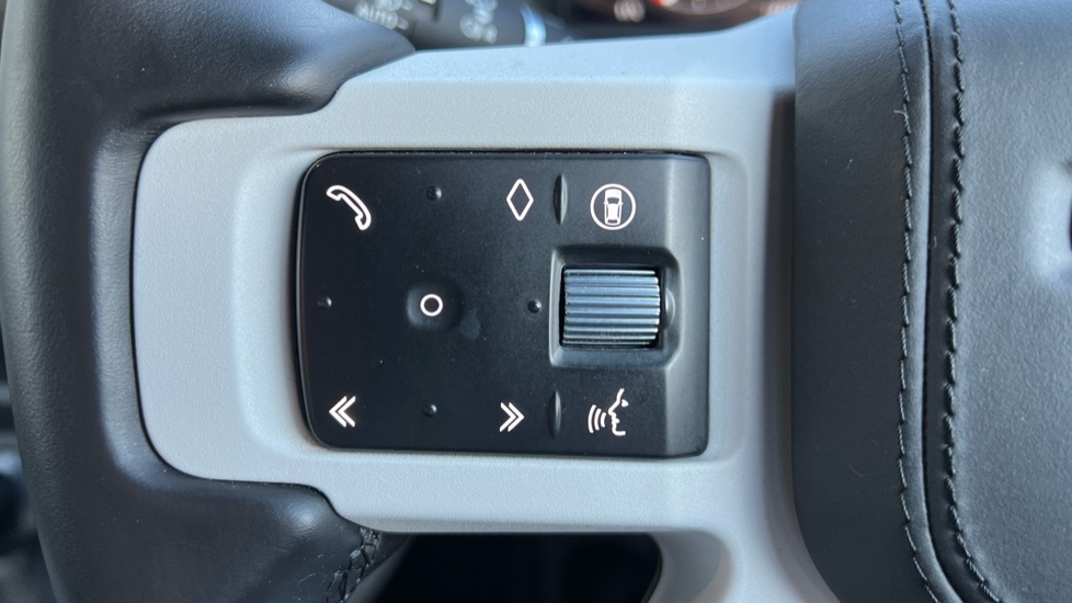 Used Land Rover Defender 2024 for sale - 76869774: Photo 36