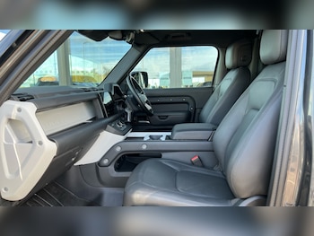 Used Land Rover Defender 2024 for sale - 76869774: Photo