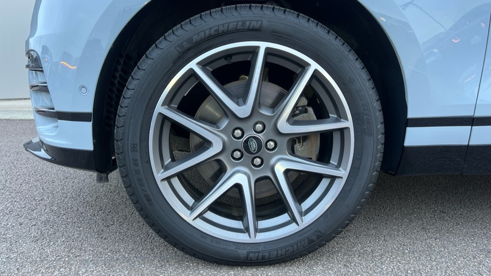 Used Land Rover Range Rover Velar 2024 for sale - 76575230: Photo 32