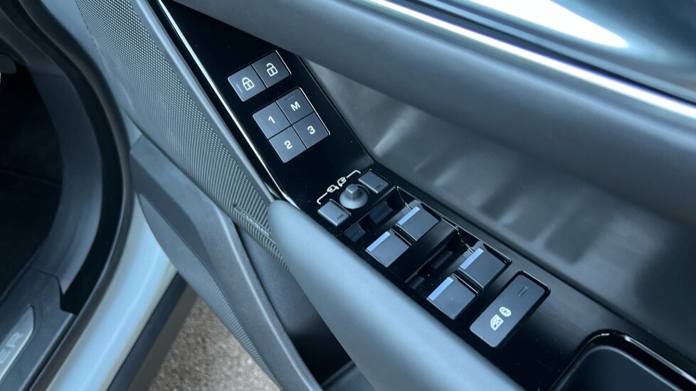 Used Land Rover Range Rover Velar 2024 for sale - 76575230: Photo 35