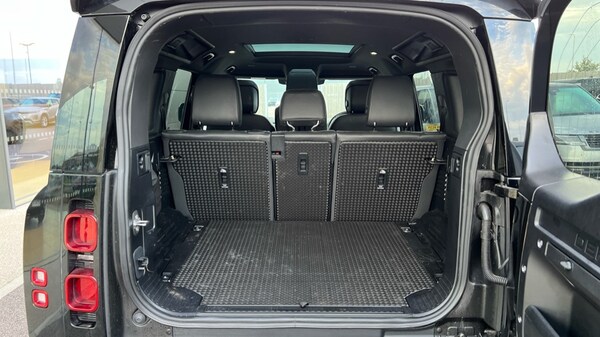 Used Land Rover Defender 2024 for sale - 76161302: Photo 10