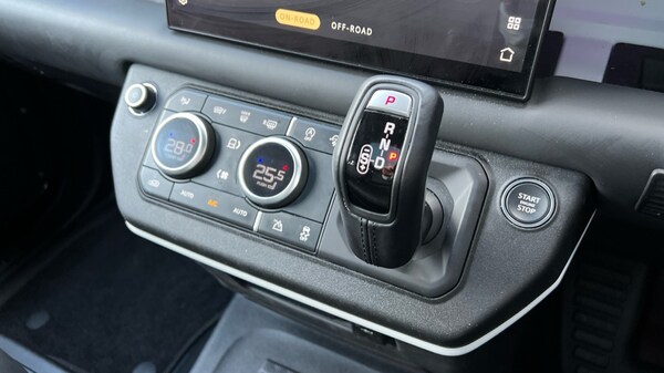 Used Land Rover Defender 2024 for sale - 76161302: Photo 13