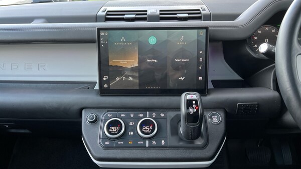 Used Land Rover Defender 2024 for sale - 76161302: Photo 14