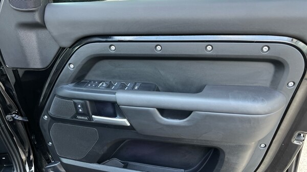Used Land Rover Defender 2024 for sale - 76161302: Photo 34