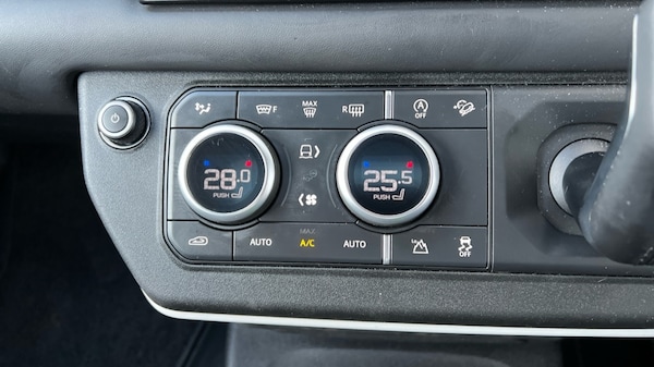 Used Land Rover Defender 2024 for sale - 76161302: Photo 42