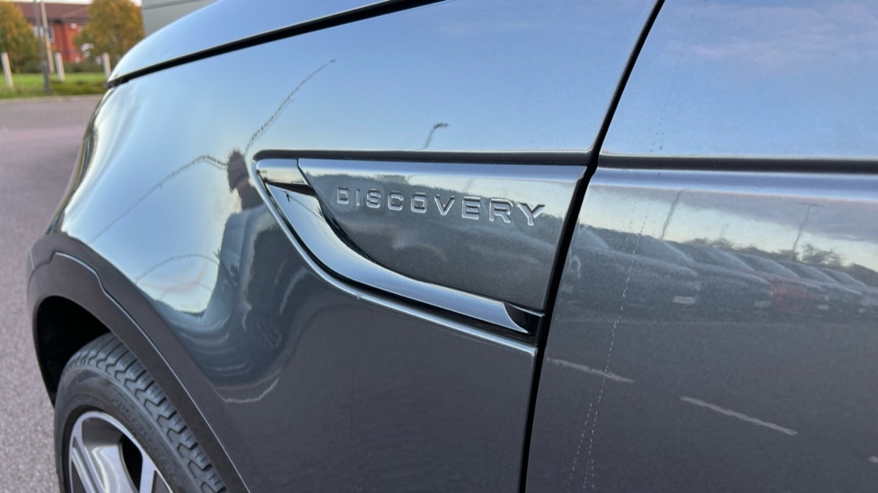 Used Land Rover Discovery 2024 for sale - 76870544: Photo 20