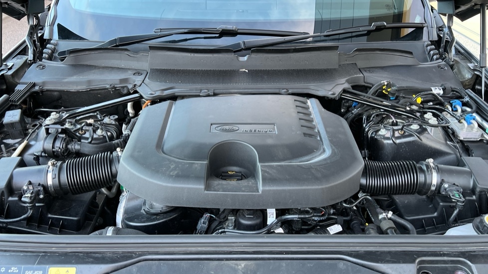 Used Land Rover Discovery 2024 for sale - 76870544: Photo 30