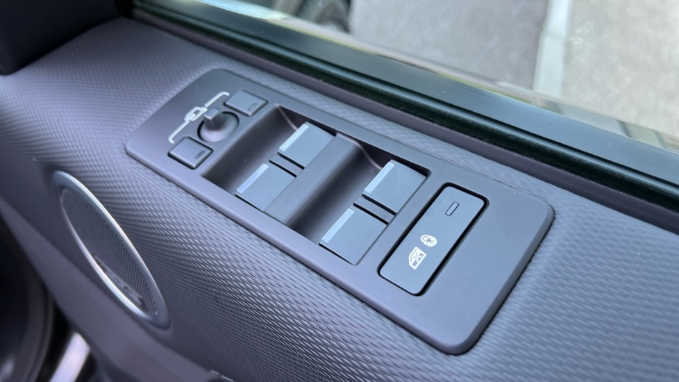 Used Land Rover Discovery 2024 for sale - 76870544: Photo 35