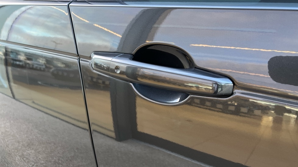 Used Land Rover Discovery 2024 for sale - 76870544: Photo 55