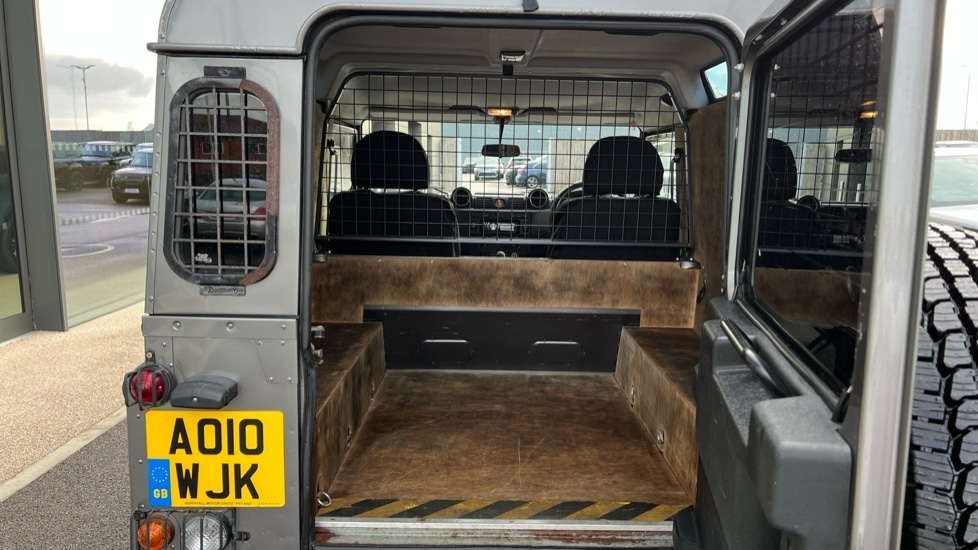 Used Land Rover Defender 2010 for sale - 77018300: Photo 10