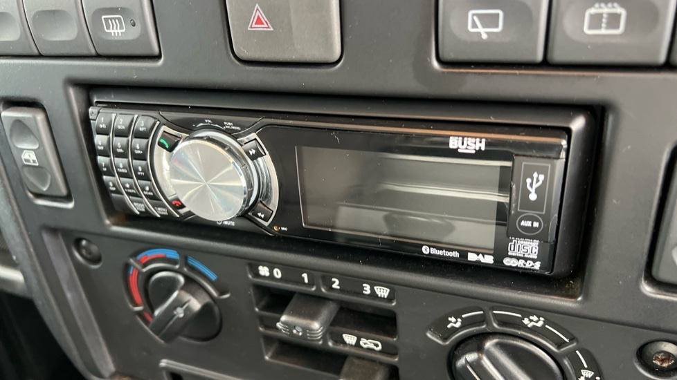 Used Land Rover Defender 2010 for sale - 77018300: Photo 11