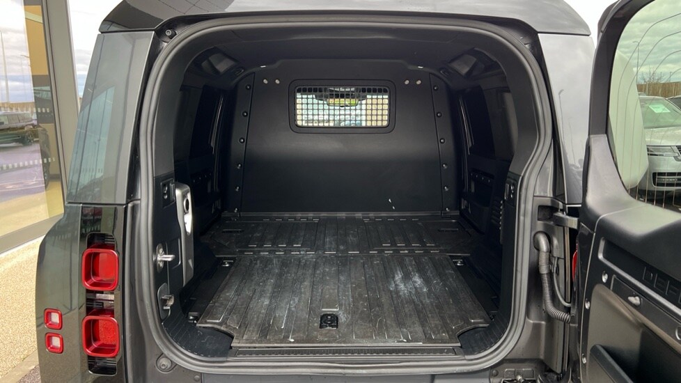 Used Land Rover Defender 2022 for sale - 76874045: Photo 10