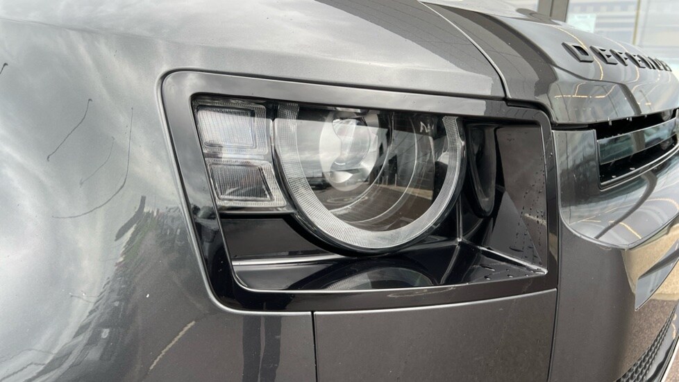 Used Land Rover Defender 2022 for sale - 76874045: Photo 17