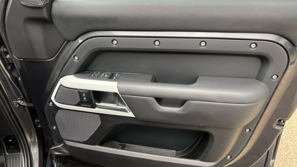 Used Land Rover Defender 2022 for sale - 76874045: Photo 24