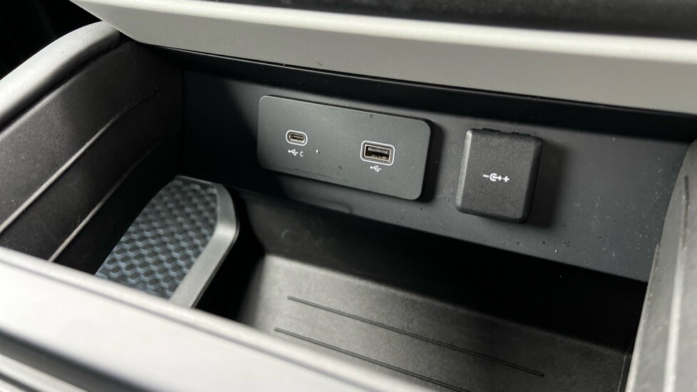 Used Land Rover Defender 2022 for sale - 76874045: Photo 45