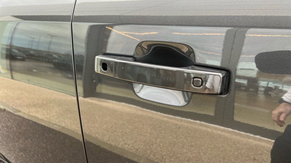 Used Land Rover Defender 2022 for sale - 76874045: Photo 48