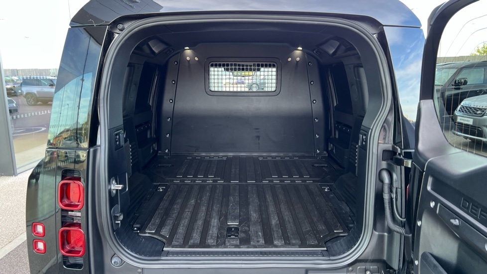 Used Land Rover Defender 2023 for sale - 77031273: Photo 10