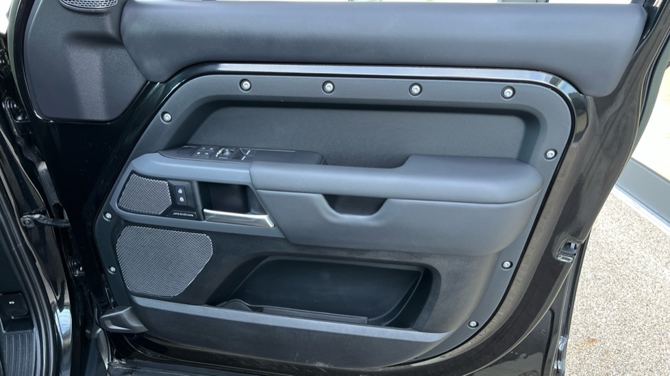 Used Land Rover Defender 2023 for sale - 77031273: Photo 24