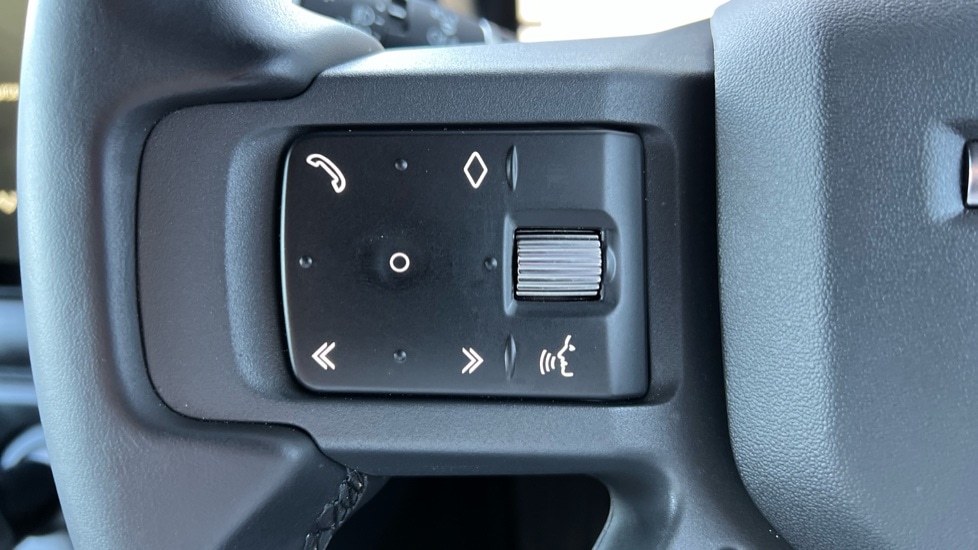 Used Land Rover Defender 2023 for sale - 77031273: Photo 35