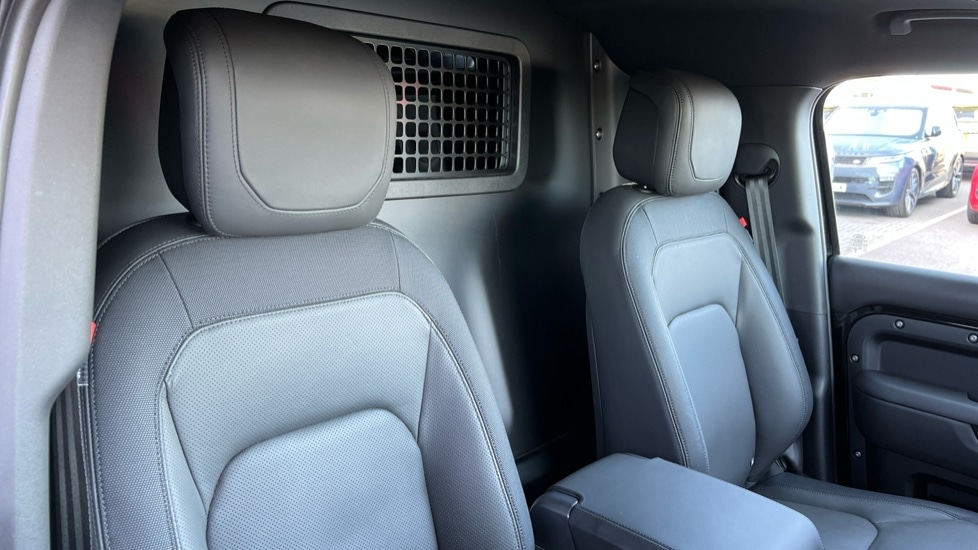Used Land Rover Defender 2023 for sale - 77031273: Photo 4