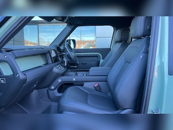 Used Land Rover Defender 2023 for sale - 76589775: Photo